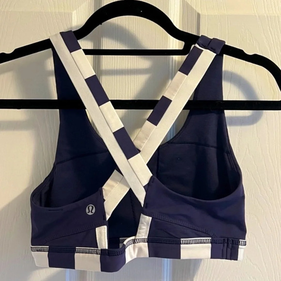 Lululemon Athletica 4 VGC sports bra with cross back & small pocket for keys. - Picture 3 of 8